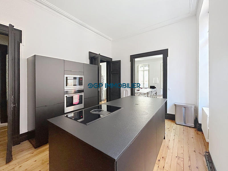 Appartement - 165 m² - 6 pièces