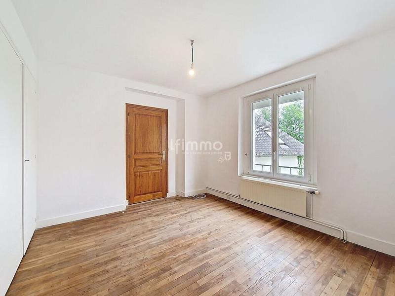 Maison - 213 m² - 9 pièces