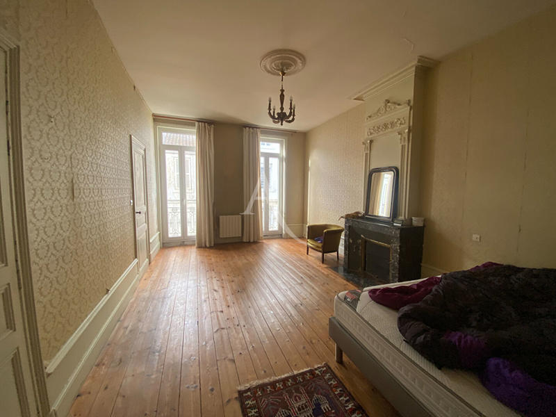 Maison - 197 m² - 8 pièces