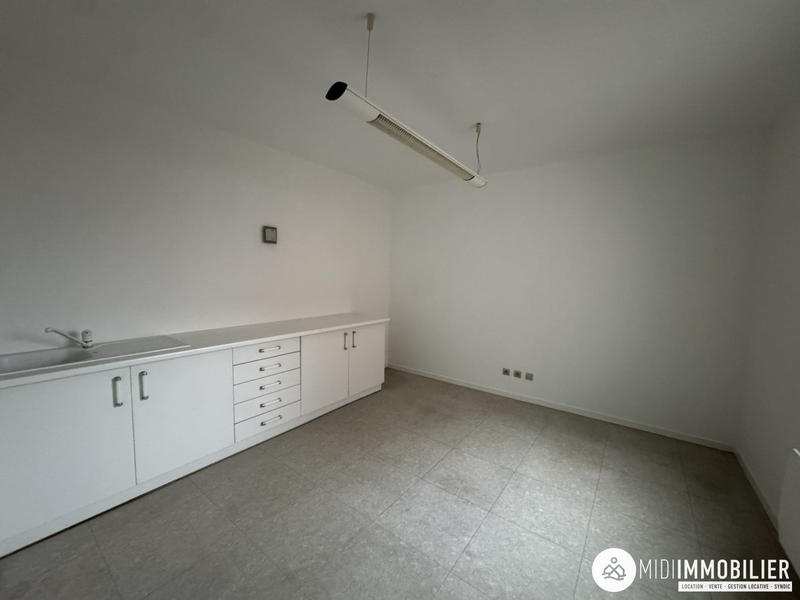 Local commercial - 137 m² - 6 pièces