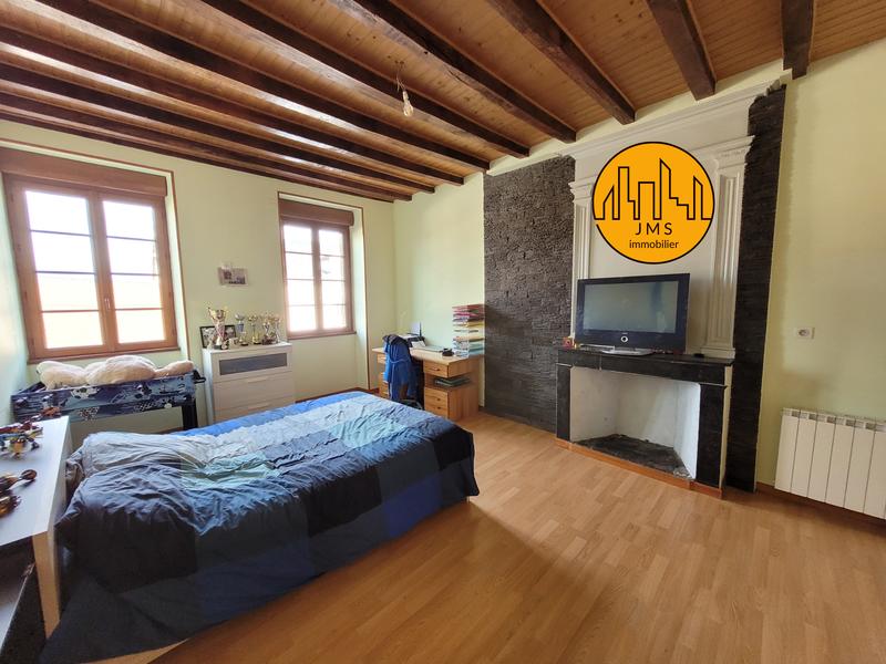 Maison - 210 m² - 6 pièces