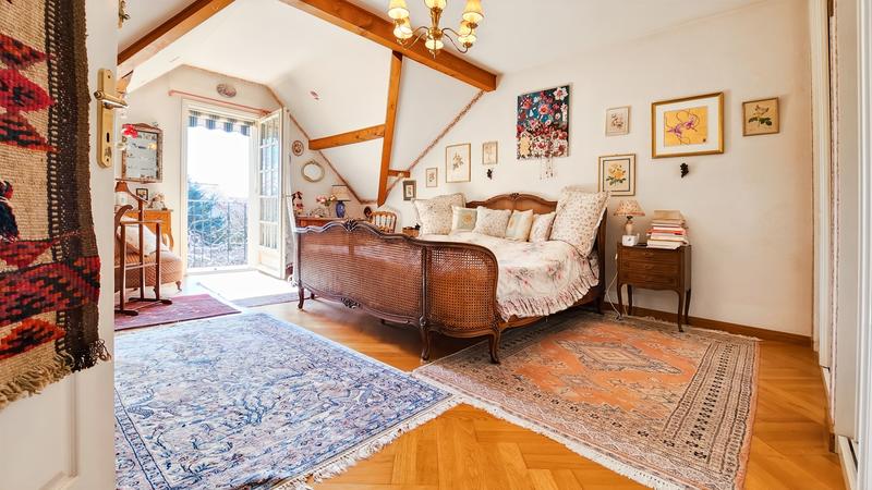 Maison - 241 m² - 7 pièces