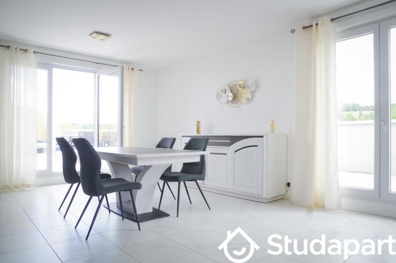 Appartement - 90 m² - 3 pièces