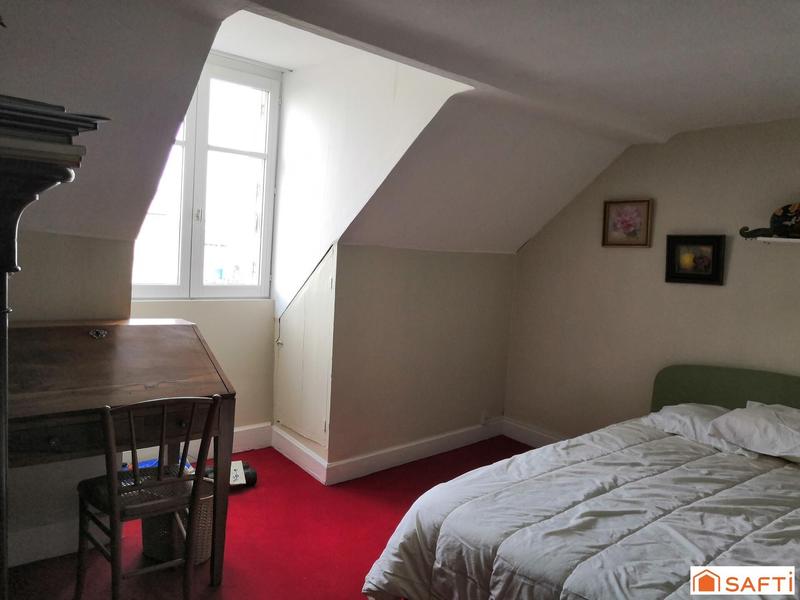 Maison - 247 m² - 10 pièces