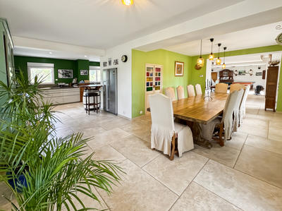Propriété - 260 m² - 9 pièces