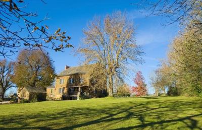 Maison - 400 m² - 12 pièces