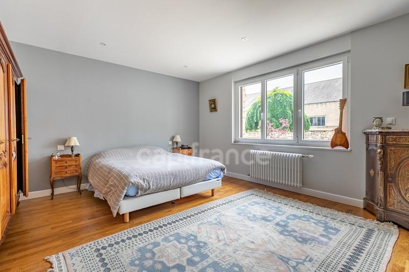 Maison - 260 m² - 8 pièces