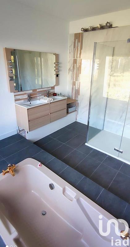 Maison - 226 m² - 7 pièces