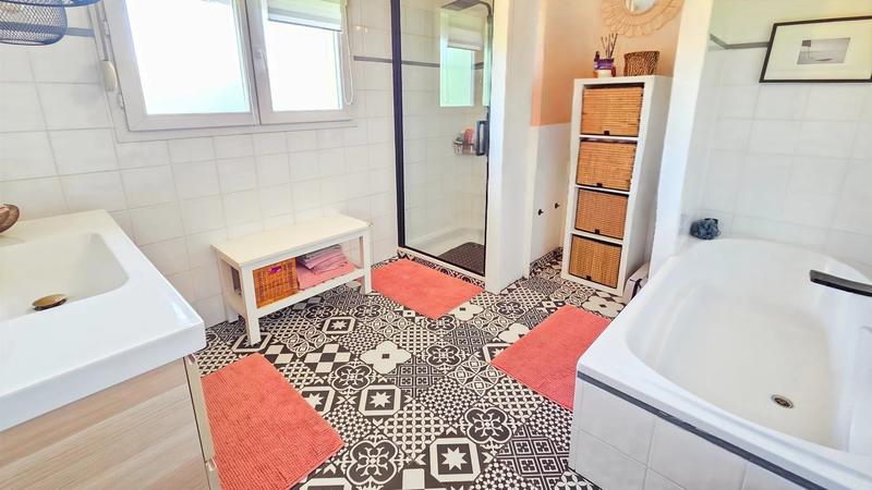 Maison - 219 m² - 7 pièces