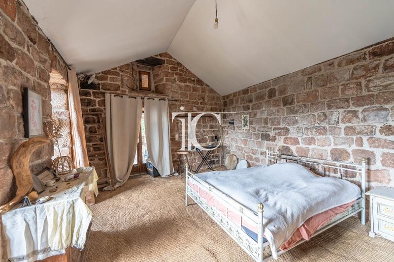 Maison - 275 m² - 11 pièces