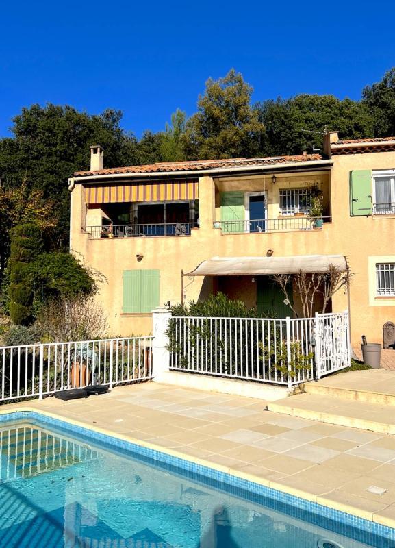 Villa - 162 m² - 8 pièces