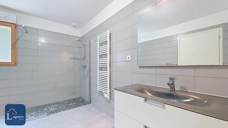 Maison - 231 m² - 6 pièces