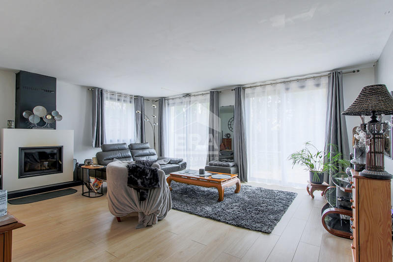 Maison - 161 m² - 8 pièces