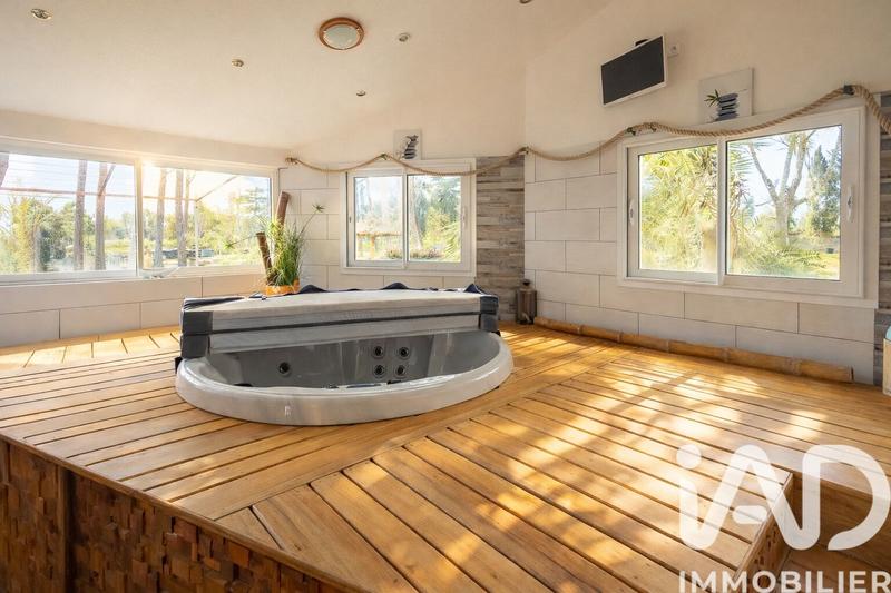 Maison - 423 m² - 8 pièces