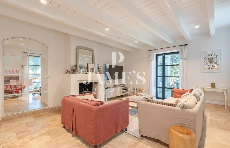 Maison - 258 m² - 9 pièces