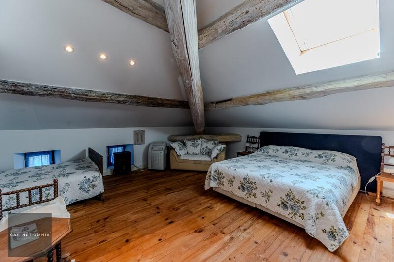 Maison - 330 m² - 11 pièces