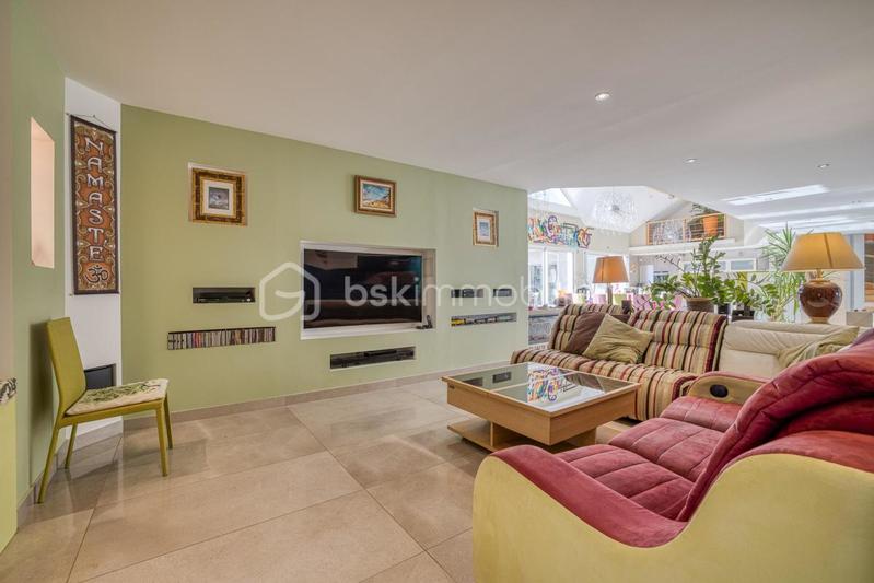 Propriété - 751 m² - 11 pièces