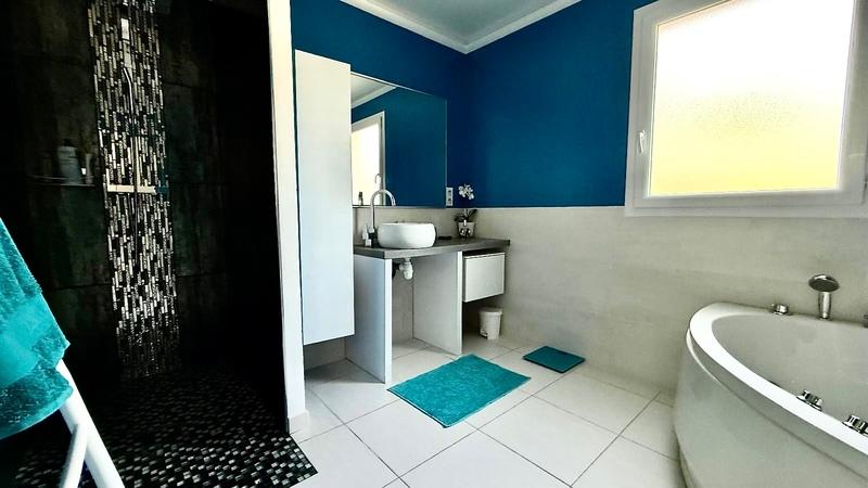 Maison - 207 m² - 5 pièces