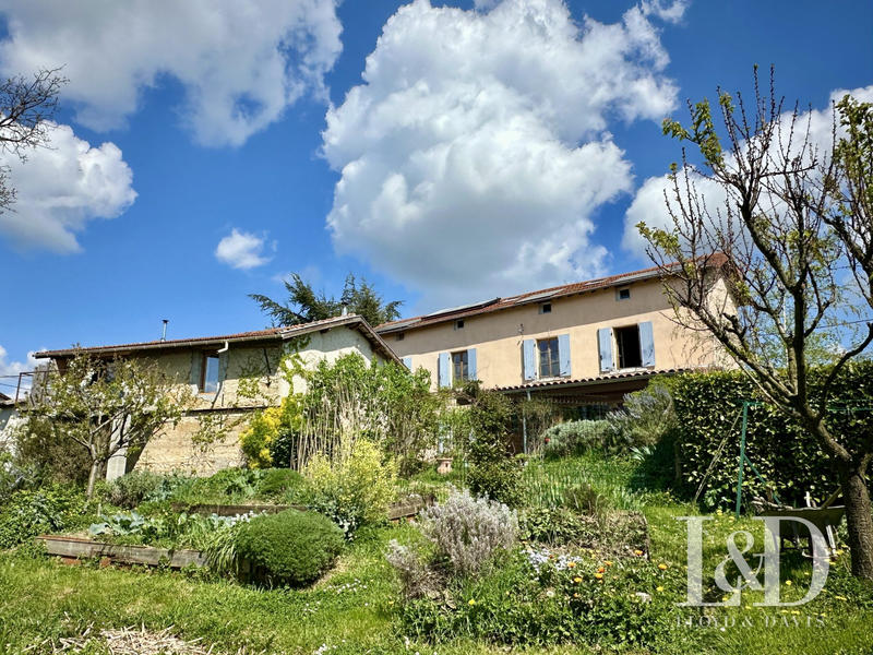 Maison traditionnelle - 213 m² - 7 pièces