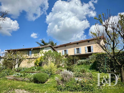 Maison traditionnelle - 213 m² - 7 pièces