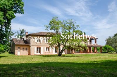 Maison - 550 m² - 20 pièces