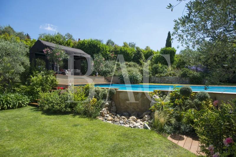 Villa - 402 m² - 12 pièces