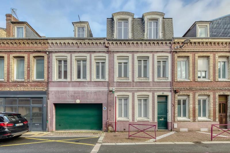 Maison - 238 m² - 11 pièces