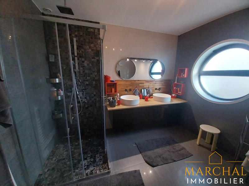 Villa - 251 m² - 8 pièces