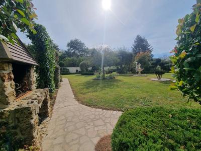 Maison - 221 m² - 8 pièces