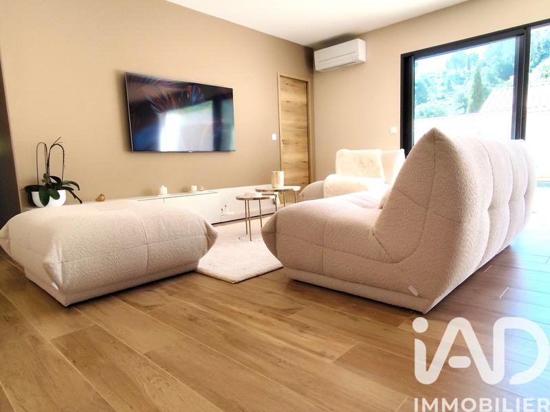 Maison - 140 m² - 5 pièces