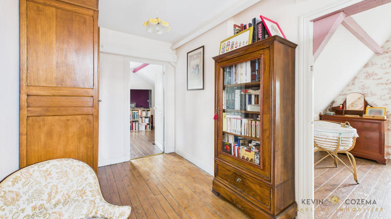 Maison - 212 m² - 10 pièces