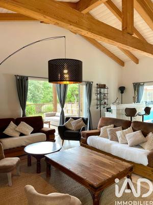 Maison - 295 m² - 11 pièces