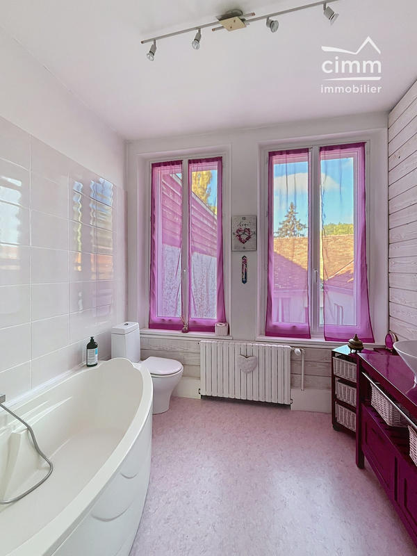 Maison traditionnelle - 159 m² - 4 pièces