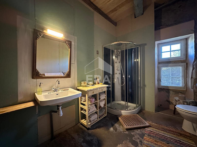 Maison - 329 m² - 6 pièces