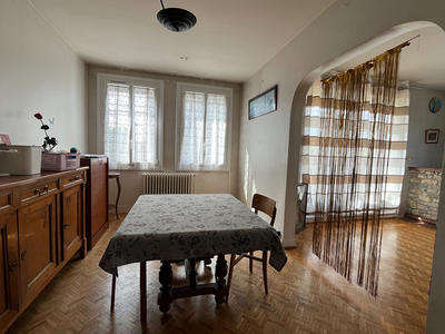 Maison - 277 m² - 11 pièces