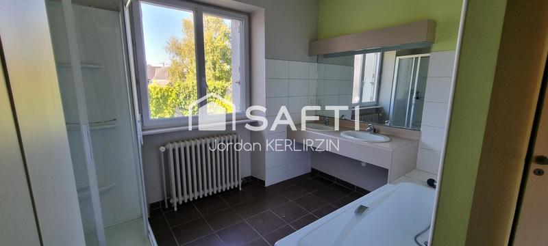 Maison - 237 m² - 8 pièces
