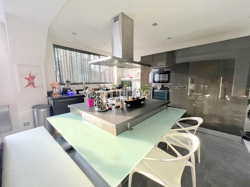 Loft - 240 m² - 7 pièces