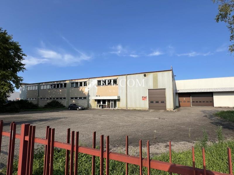 Entrepôt - 3 860 m²
