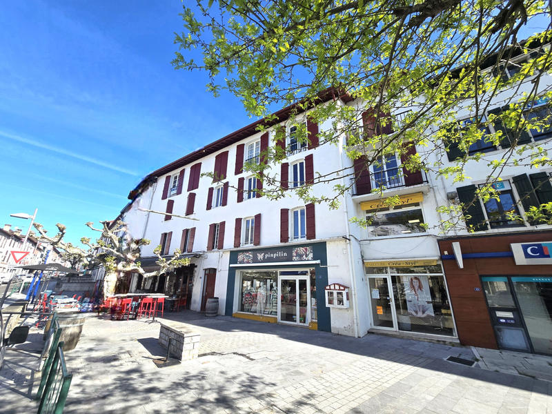 Maison - 595 m² - 14 pièces