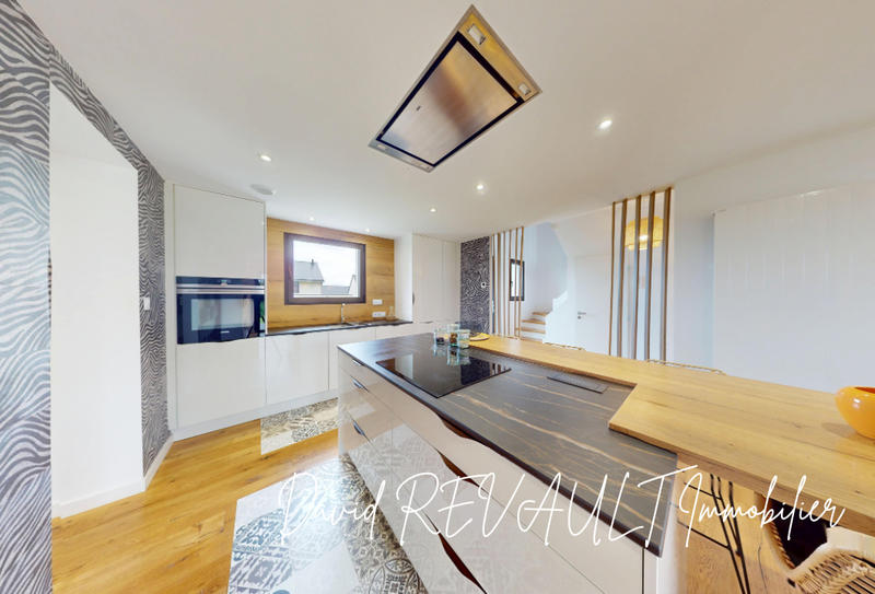 Maison - 180 m² - 7 pièces