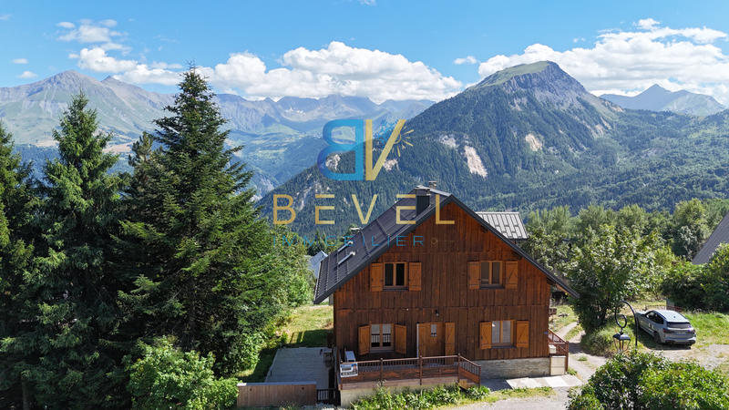 Châlet - 329 m² - 13 pièces