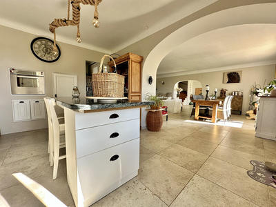 Maison - 205 m² - 9 pièces