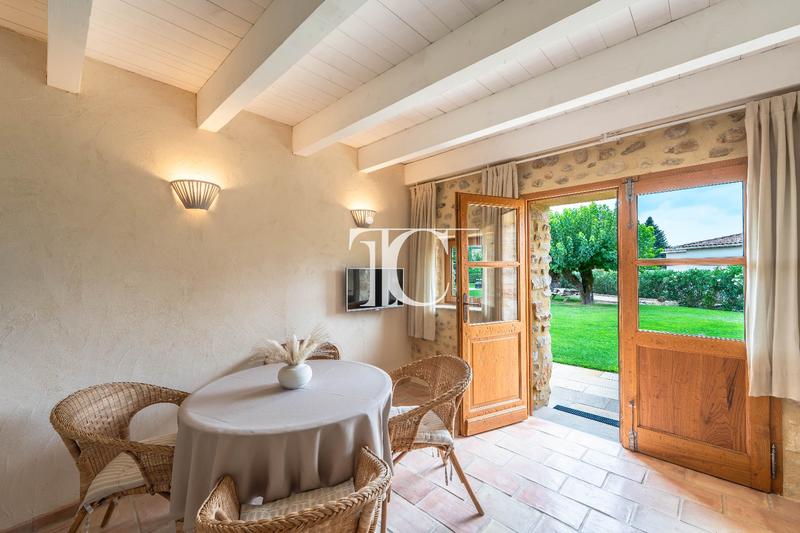 Maison - 537 m² - 12 pièces