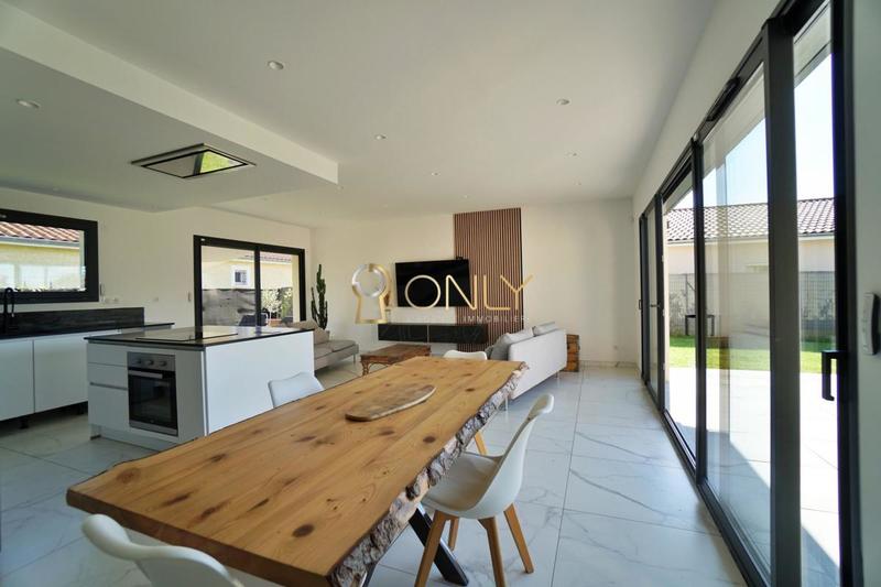 Maison - 104 m² - 4 pièces