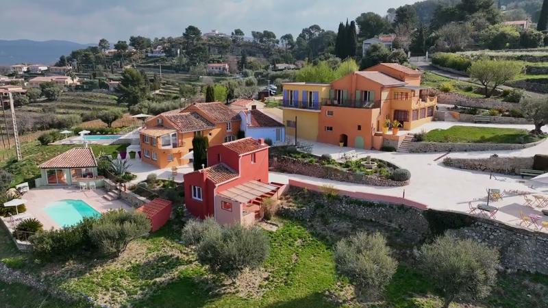 Maison - 400 m² - 12 pièces