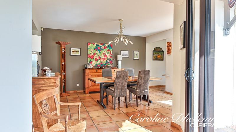 Maison - 218 m² - 8 pièces