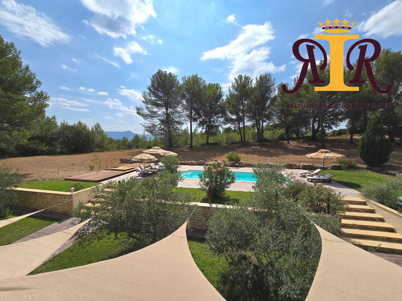 Maison - 334 m² - 10 pièces