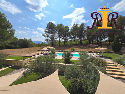 Maison - 334 m² - 10 pièces