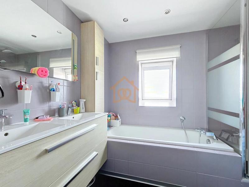 Appartement - 98 m² - 4 pièces