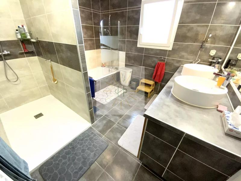 Maison - 128 m² - 6 pièces